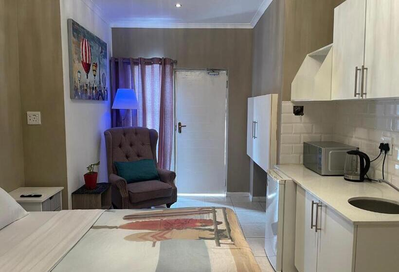 بنسيون Domin Self Catering Apartments