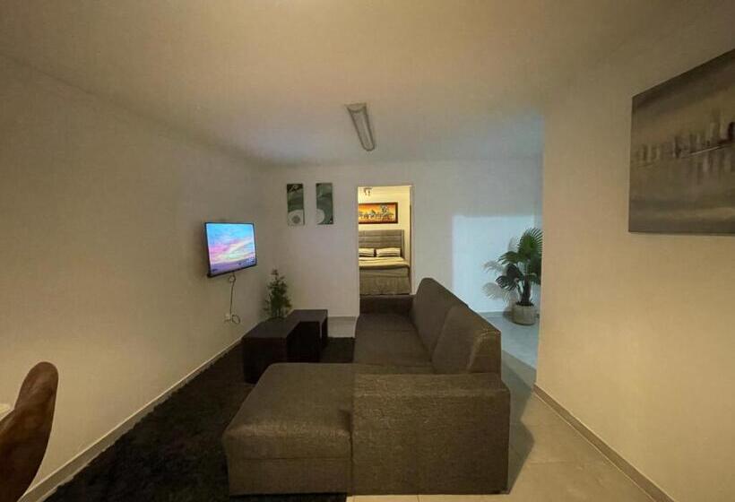 بنسيون Domin Self Catering Apartments