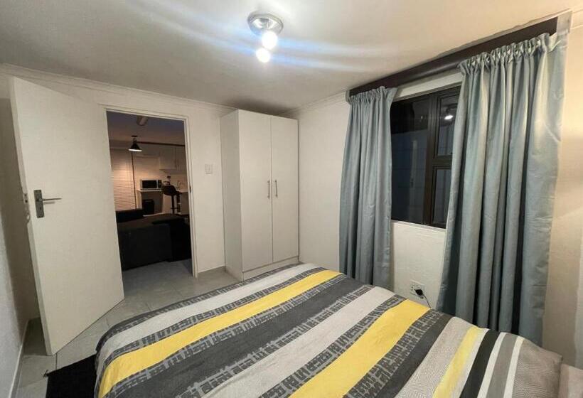 بنسيون Domin Self Catering Apartments