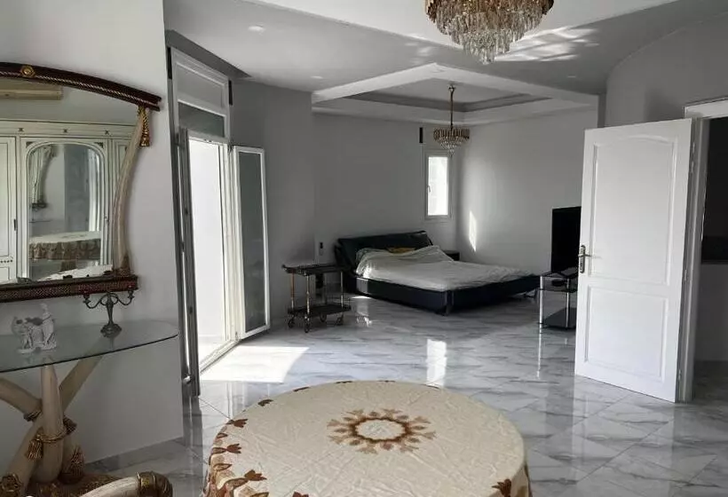 ペンション Villa Olympus   Monastir