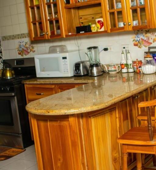 پانسیون Windbreak Villa