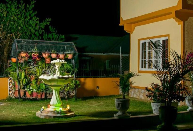 پانسیون Windbreak Villa