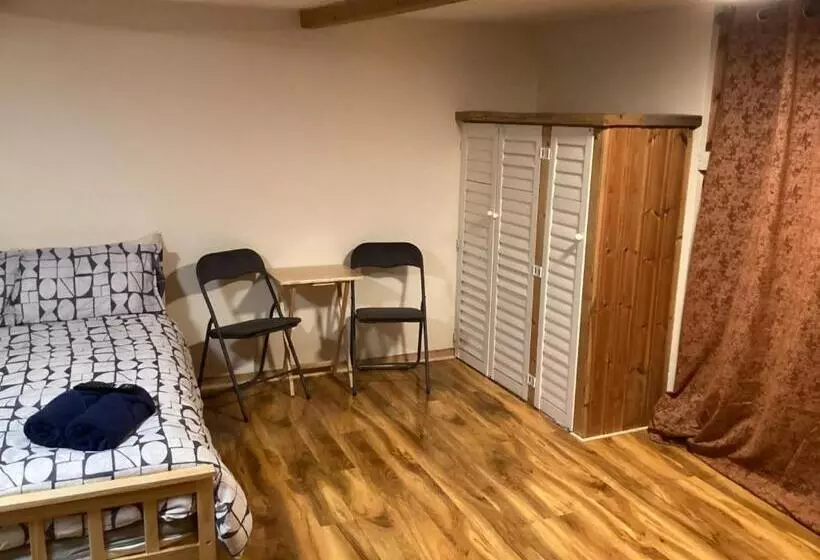 Bed and Breakfast Cabin 4