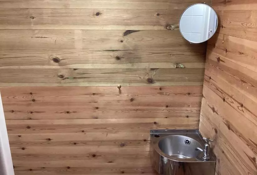 Bed and Breakfast Cabin 4