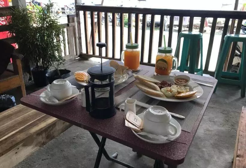 تختخواب و صبحانه Elmo’s Place