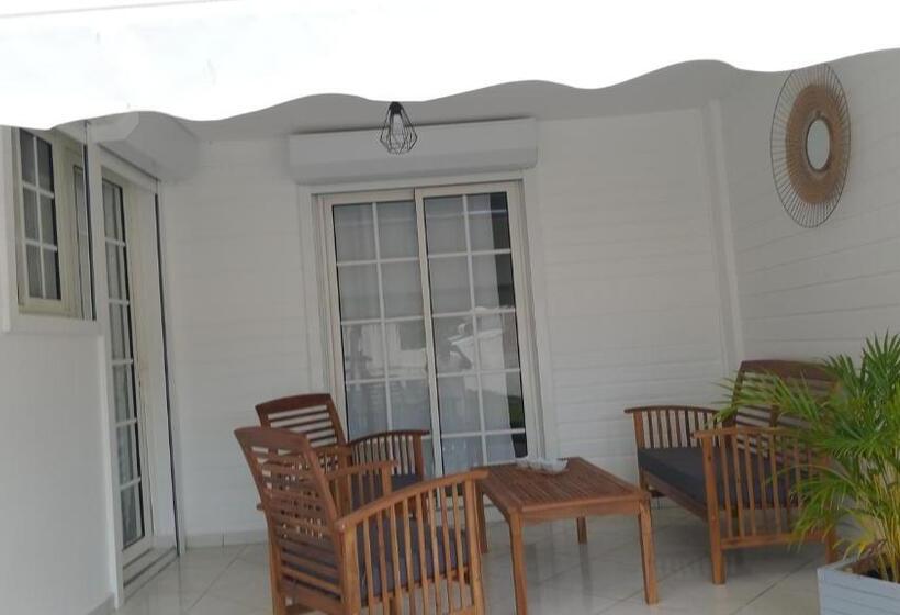 تختخواب و صبحانه L Instant Present