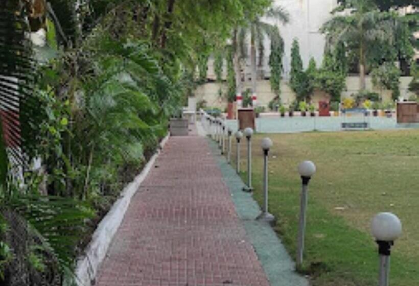 Отель Blue Paradise Chandrapur