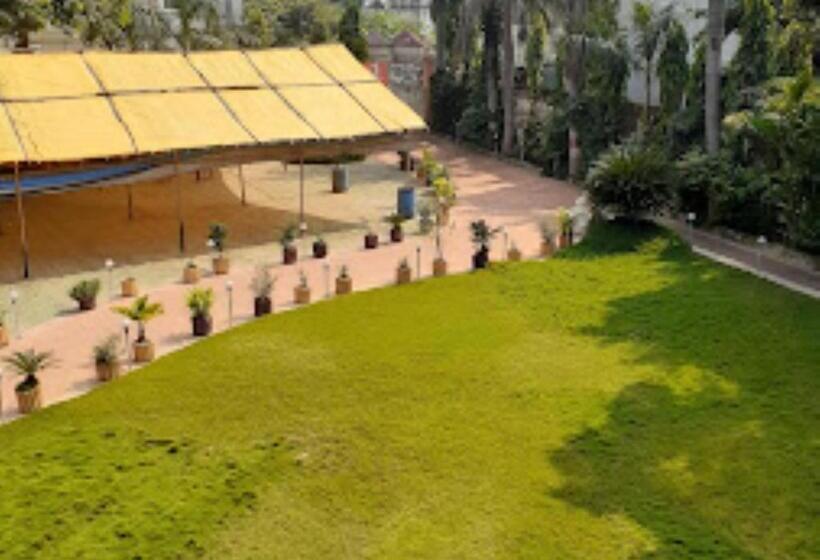 Отель Blue Paradise Chandrapur