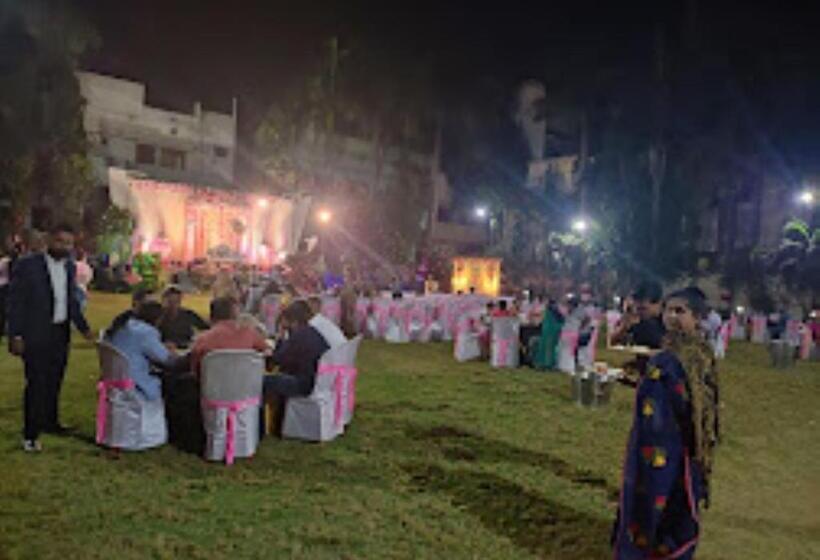 Отель Blue Paradise Chandrapur