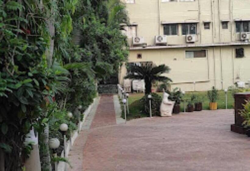 Отель Blue Paradise Chandrapur