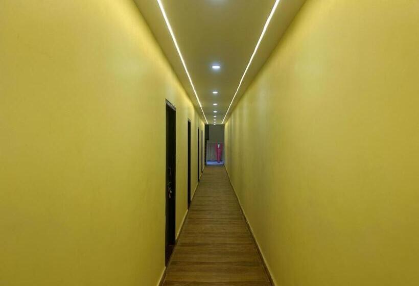 ホテル Oyo Subharam