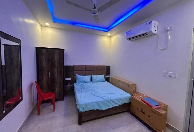 ホテル Oyo Subharam