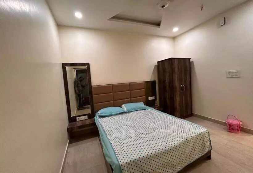 Hotelli Oyo Subharam