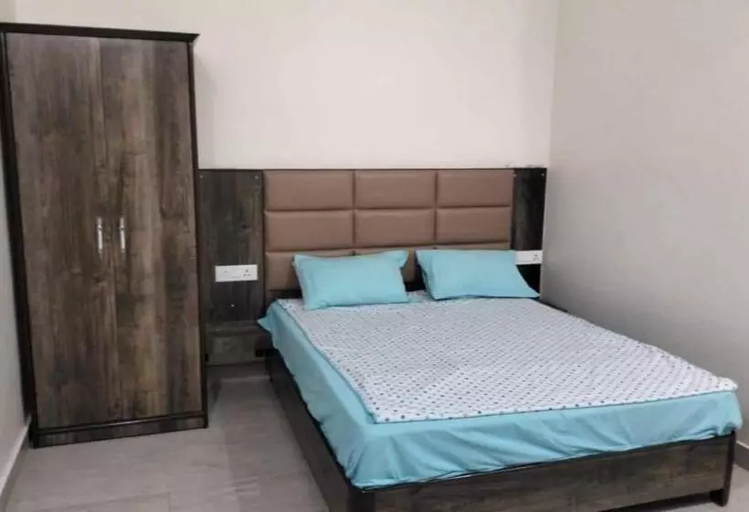 Hotelli Oyo Subharam
