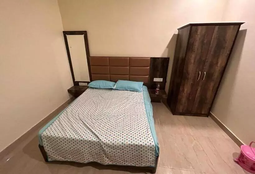 Hotelli Oyo Subharam