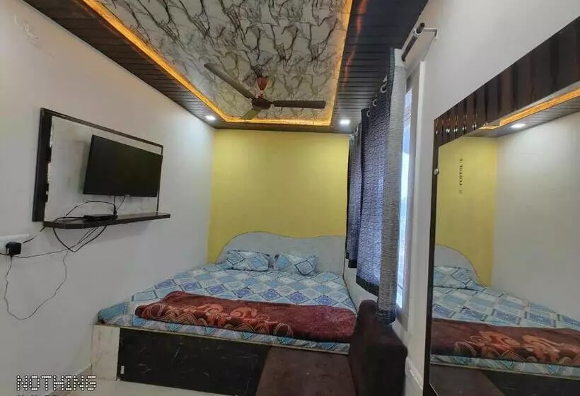 ホテル Unnat Shree