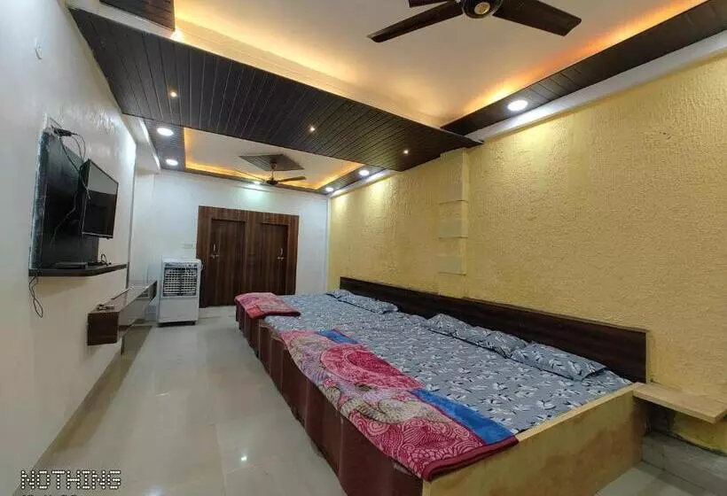 ホテル Unnat Shree