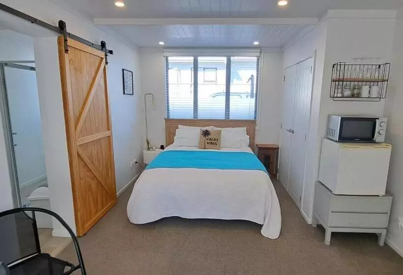 Majatalo Guest Nest In Whitianga   2 Min Walk To Beach