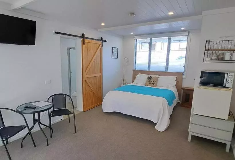 Majatalo Guest Nest In Whitianga   2 Min Walk To Beach