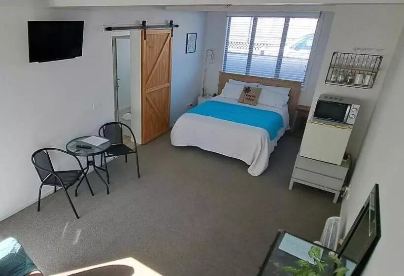 Majatalo Guest Nest In Whitianga   2 Min Walk To Beach