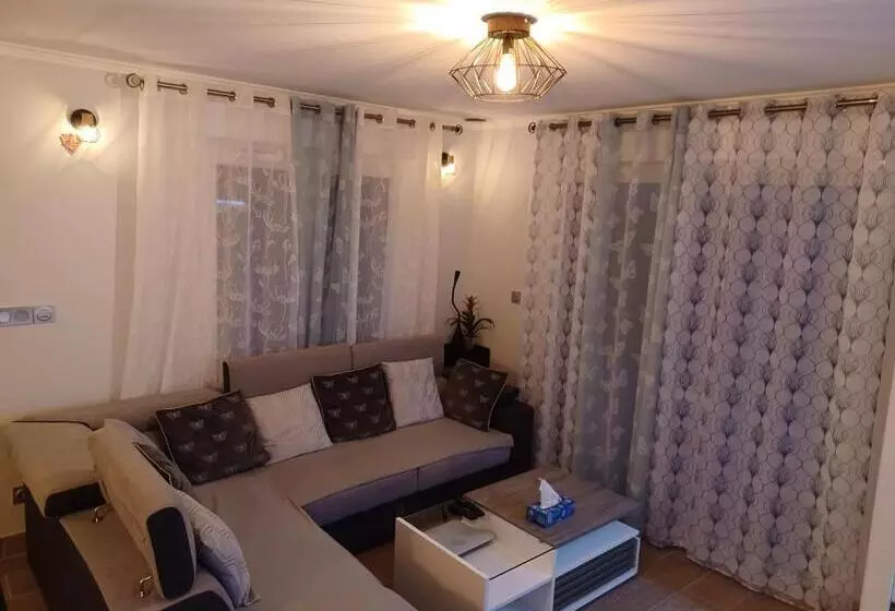 ペンション Maison Calme/chambre Privée/clim+tv/pétit Dejeuner Inclu/tout Confort