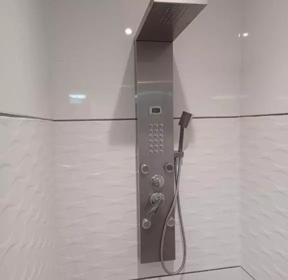 ペンション Maison Calme/chambre Privée/clim+tv/pétit Dejeuner Inclu/tout Confort