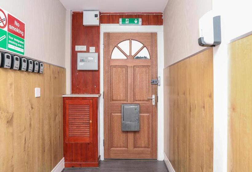 بنسيون Mystayinn Telford Guest House