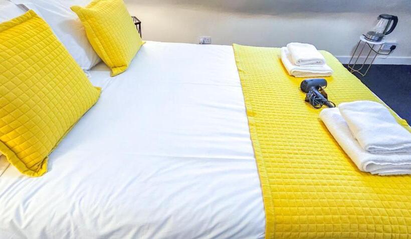 بنسيون Mystayinn Telford Guest House