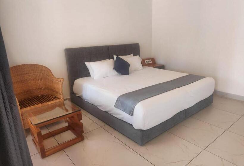 Resort The Royal Island