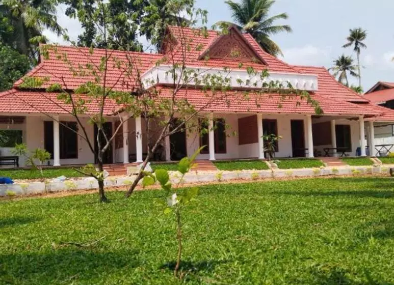 Lomakeskus The Royal Island