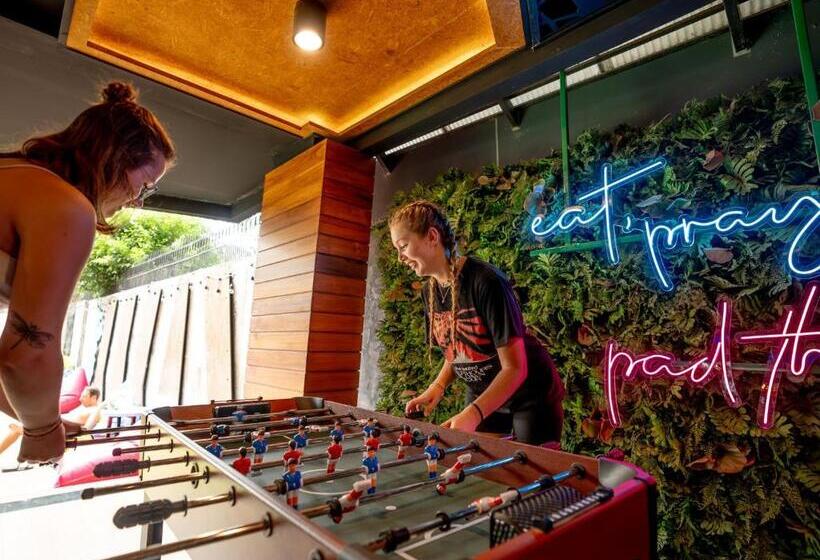 ユースホステル Mad Monkey Phuket