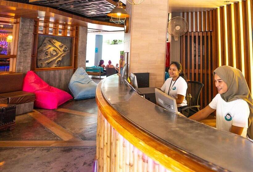 ユースホステル Mad Monkey Phuket
