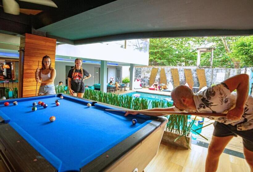 ユースホステル Mad Monkey Phuket