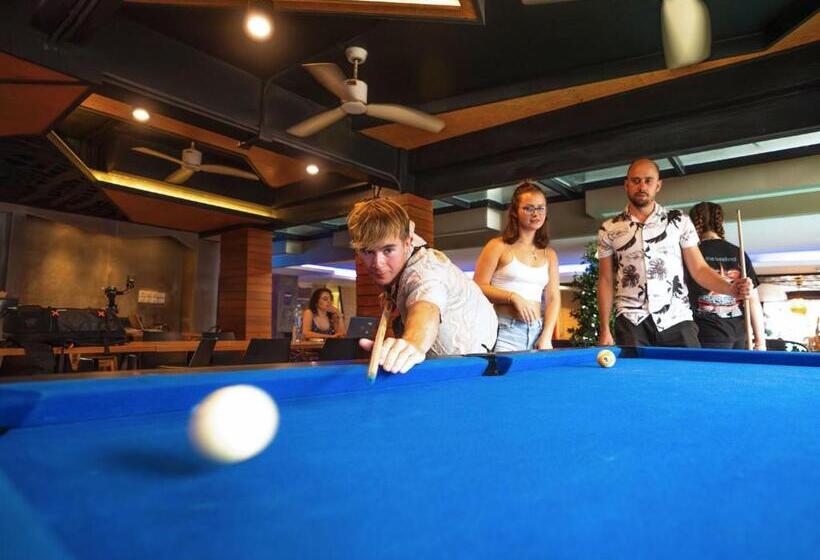 ユースホステル Mad Monkey Phuket