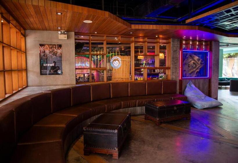 ユースホステル Mad Monkey Phuket