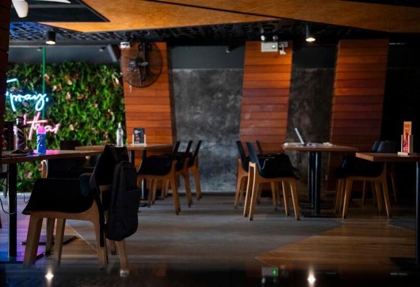 ユースホステル Mad Monkey Phuket