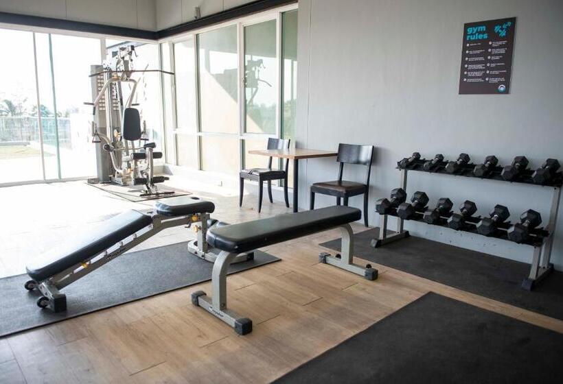 ユースホステル Mad Monkey Phuket