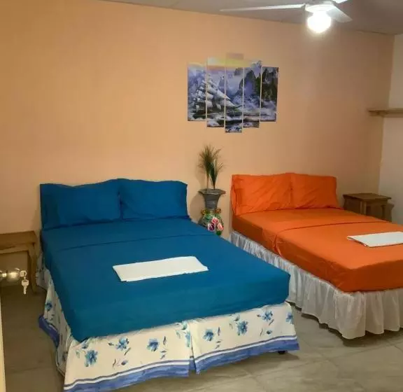 تختخواب و صبحانه La Dolce Vita Francophone