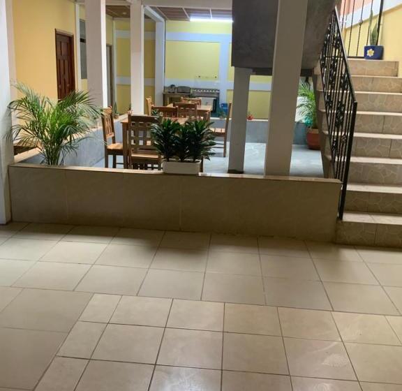 تختخواب و صبحانه La Dolce Vita Francophone