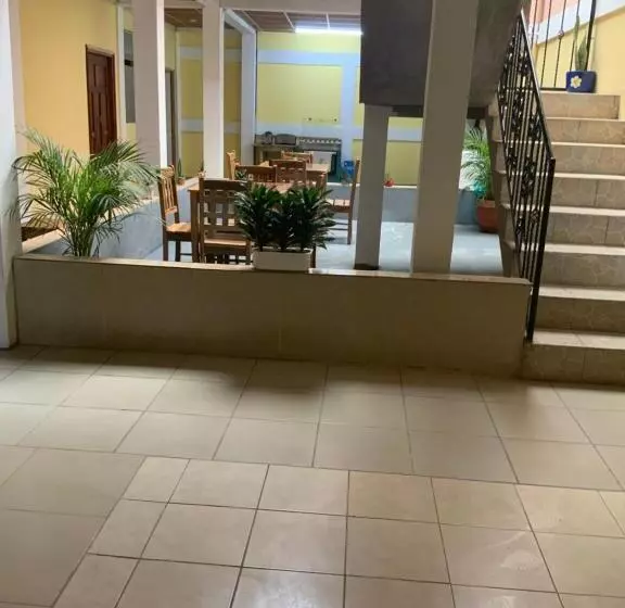 تختخواب و صبحانه La Dolce Vita Francophone