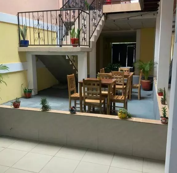 تختخواب و صبحانه La Dolce Vita Francophone