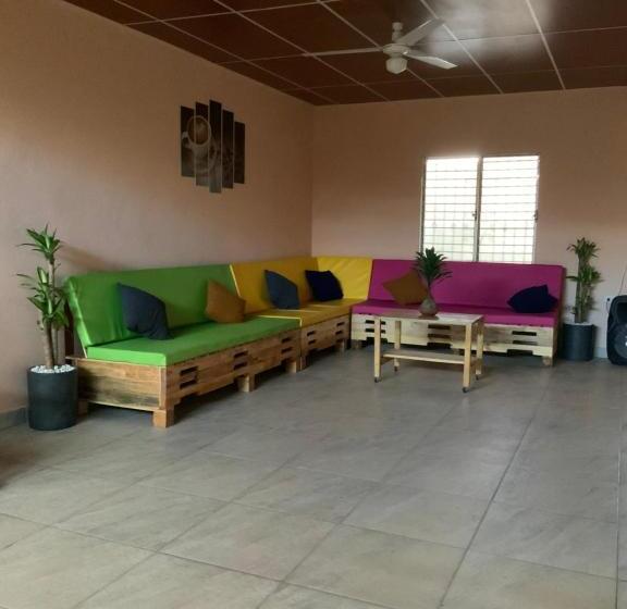 تختخواب و صبحانه La Dolce Vita Francophone