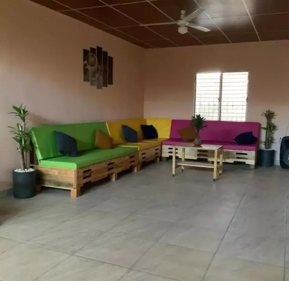 تختخواب و صبحانه La Dolce Vita Francophone