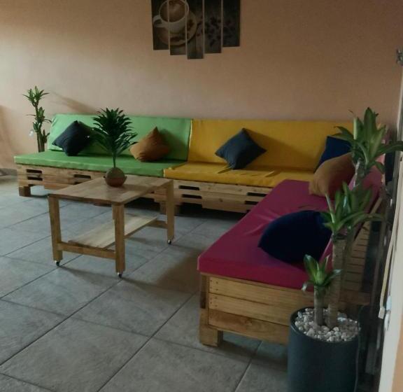 تختخواب و صبحانه La Dolce Vita Francophone