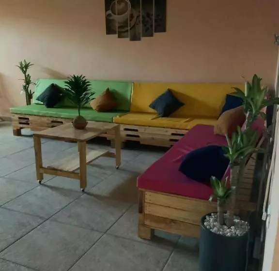 تختخواب و صبحانه La Dolce Vita Francophone