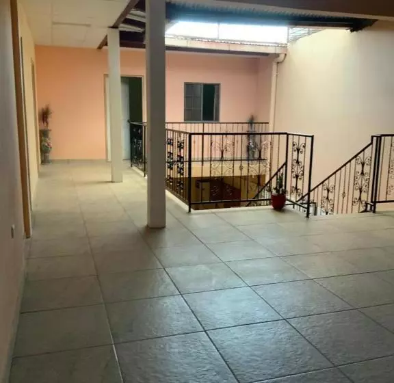 تختخواب و صبحانه La Dolce Vita Francophone