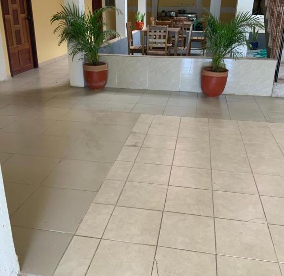 تختخواب و صبحانه La Dolce Vita Francophone