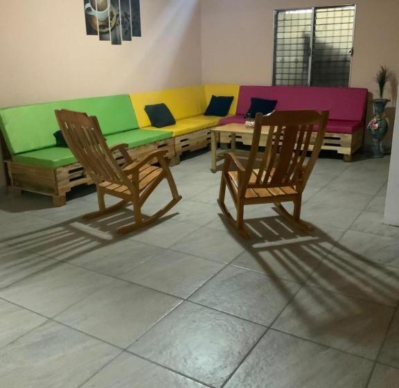 تختخواب و صبحانه La Dolce Vita Francophone