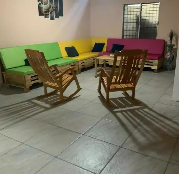 تختخواب و صبحانه La Dolce Vita Francophone