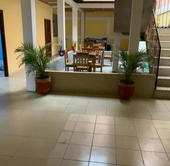 تختخواب و صبحانه La Dolce Vita Francophone